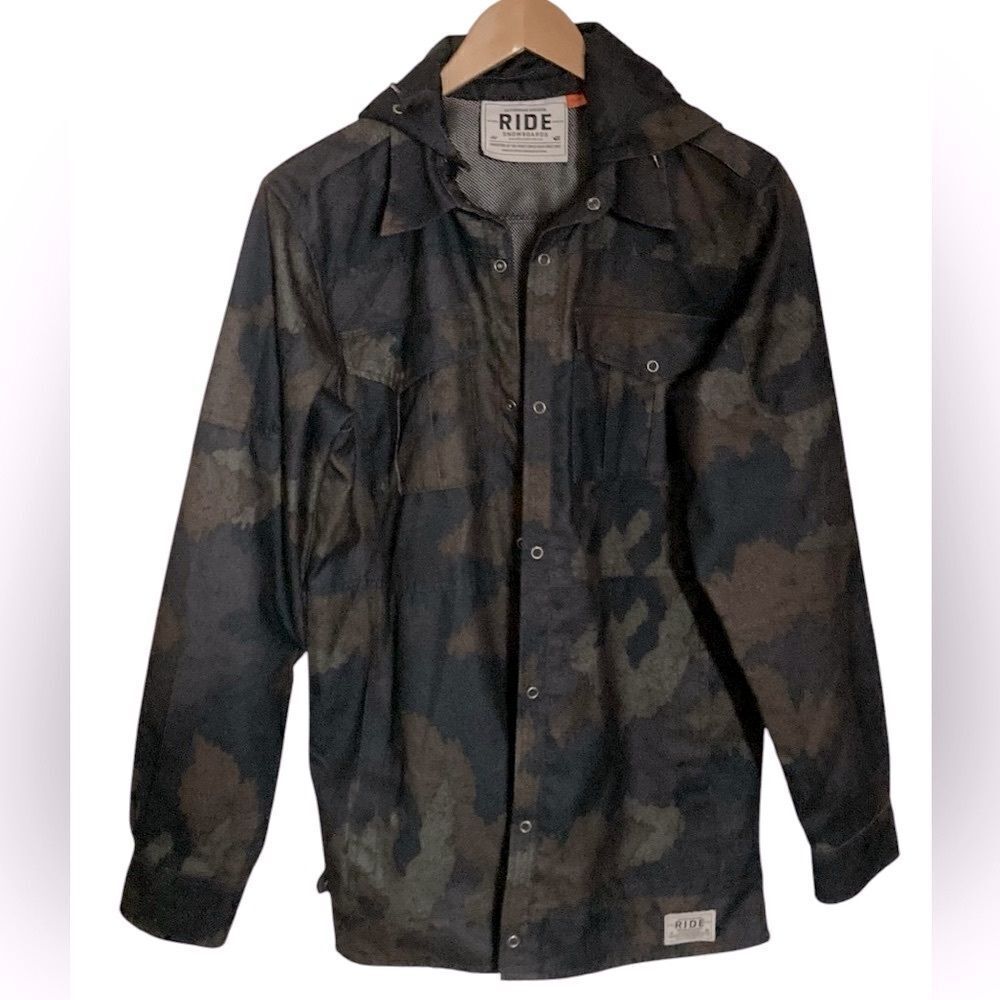Ride Snowboarding Jacket Woman’s Size S Shred Gear Camo